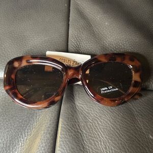 NWT -Cheetah print sunglasses